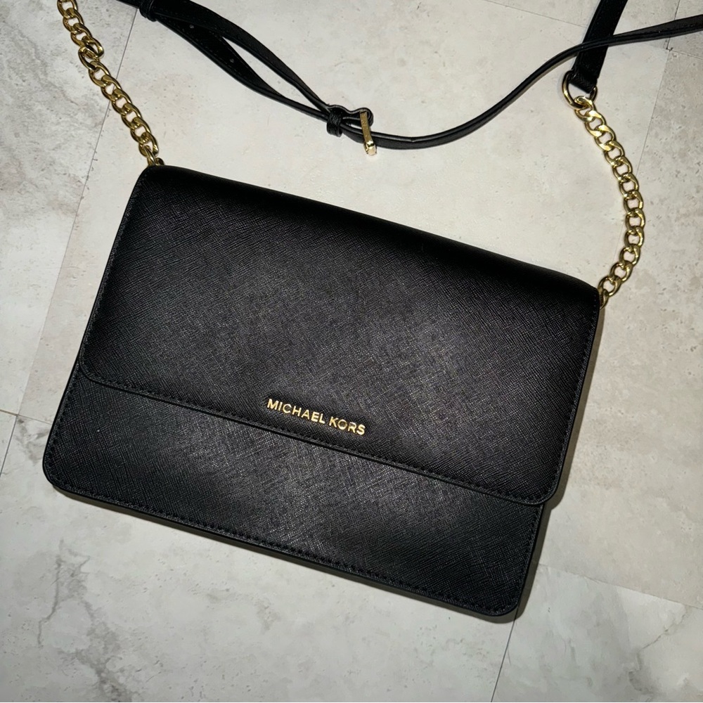 MICHAEL KORS LARGE DANIELA SAFFIANO LEATHER CROSSBODY BAG